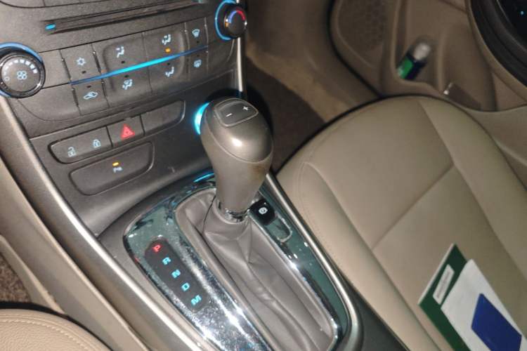 Used Chevrolet Malibu 2014 2.0L Automatic Comfort Edition Gear Lever