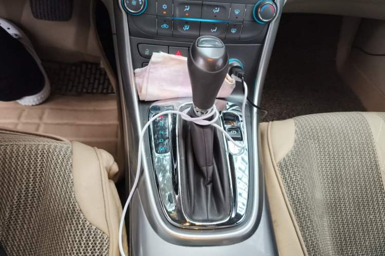 Used Chevrolet Malibu 2014 2.0L Automatic Comfort Edition Gear Lever