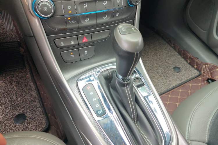 Used Chevrolet Malibu 2014 2.0L Automatic Luxury Edition Gear Lever