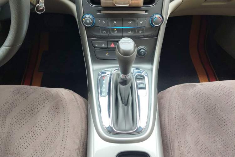 Used Chevrolet Malibu 2014 2.0L Automatic Comfort Edition Gear Lever