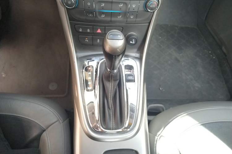 Used Chevrolet Malibu 2014 2.0L Automatic Luxury Edition Gear Lever