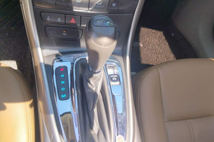 Used Chevrolet Malibu 2014 2.0L Automatic Comfort Edition Gear Lever