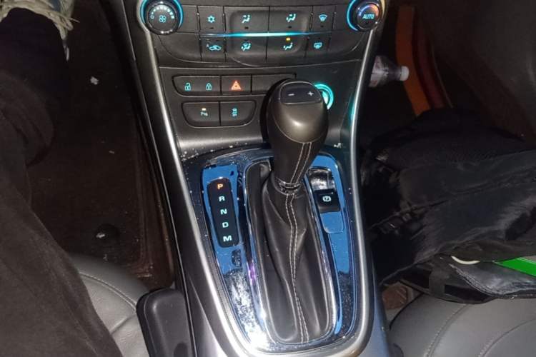 Used Chevrolet Malibu 2014 2.0L Automatic Luxury Edition Gear Lever