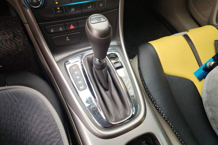 Used Chevrolet Malibu 2014 2.0L Automatic Comfort Edition Gear Lever