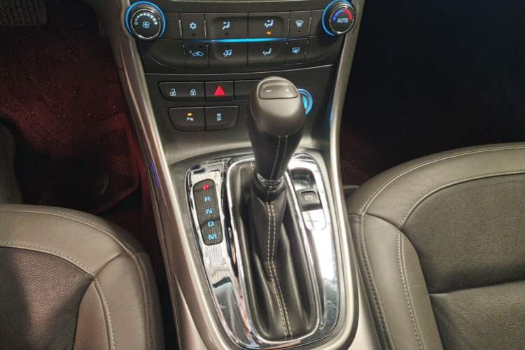 Used Chevrolet Malibu 2014 2.0L Automatic Luxury Edition Gear Lever
