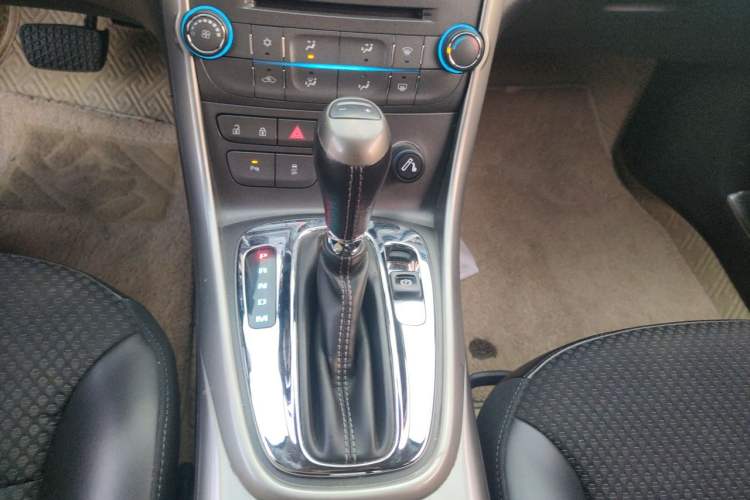 Used Chevrolet Malibu 2014 1.6T Automatic Comfort Edition Gear Lever