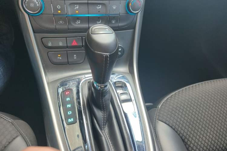 Used Chevrolet Malibu 2014 1.6T Automatic Comfort Edition Gear Lever