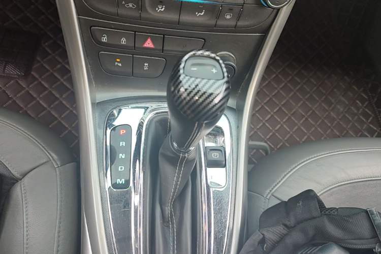 Used Chevrolet Malibu 2014 2.0L Automatic Luxury Edition Gear Lever