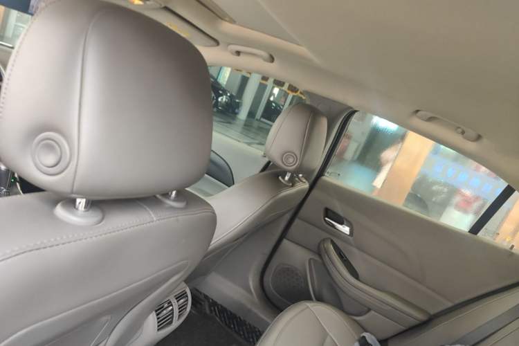 Used Chevrolet Malibu 2014 2.0L Automatic Luxury Edition Headliner
