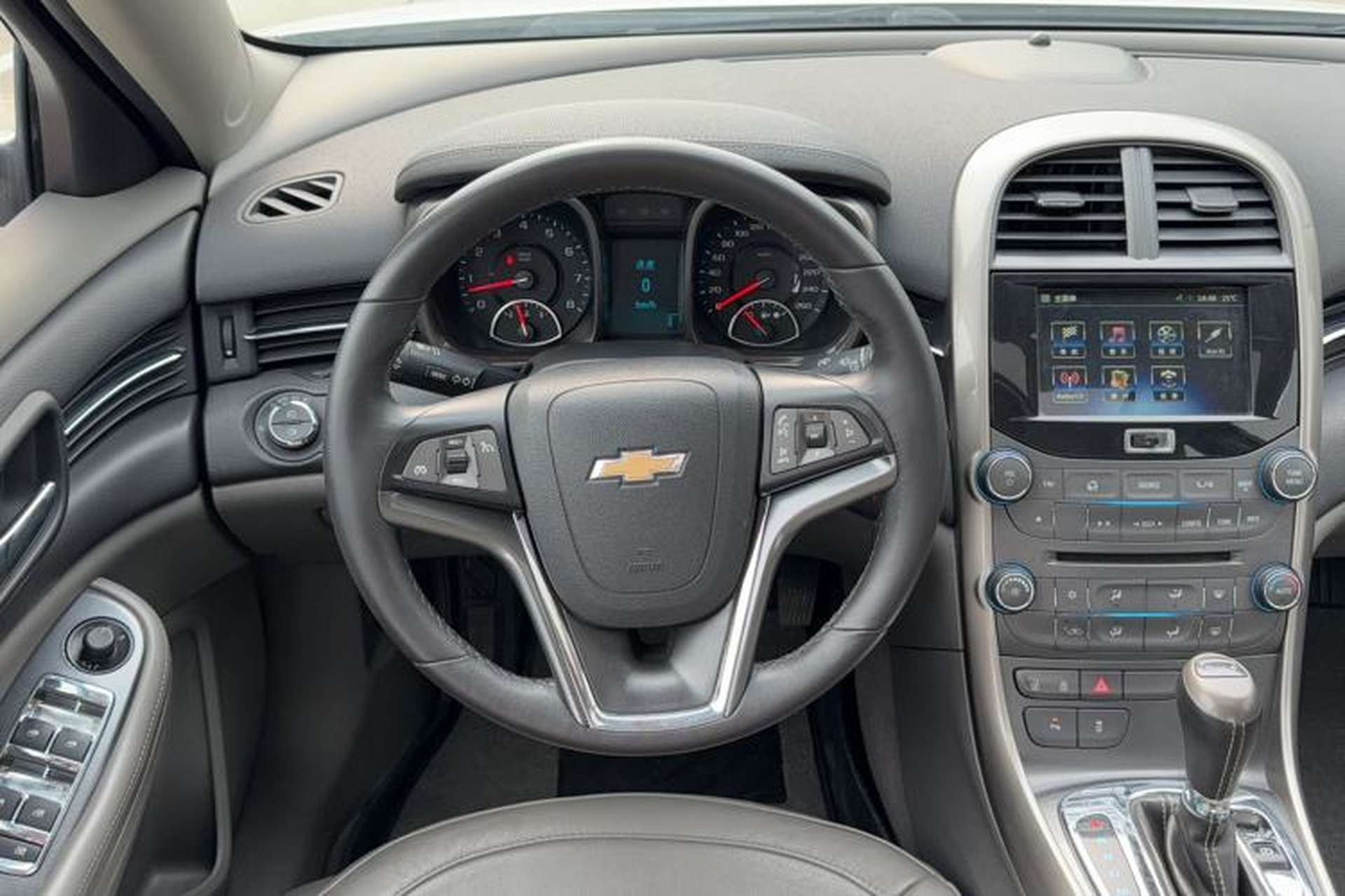 Used Chevrolet Malibu 2014 2.0L Automatic Luxury Edition Interior 1