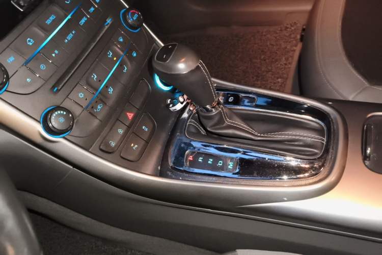 Used Chevrolet Malibu 2014 2.0L Automatic Luxury Edition Interior 1