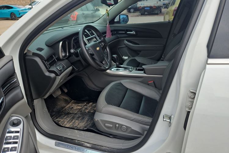 Used Chevrolet Malibu 2014 2.0L Automatic Luxury Edition Interior 1