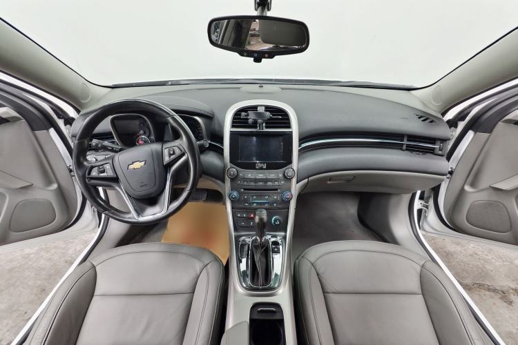 Used Chevrolet Malibu 2014 2.0L Automatic Luxury Edition Interior 1