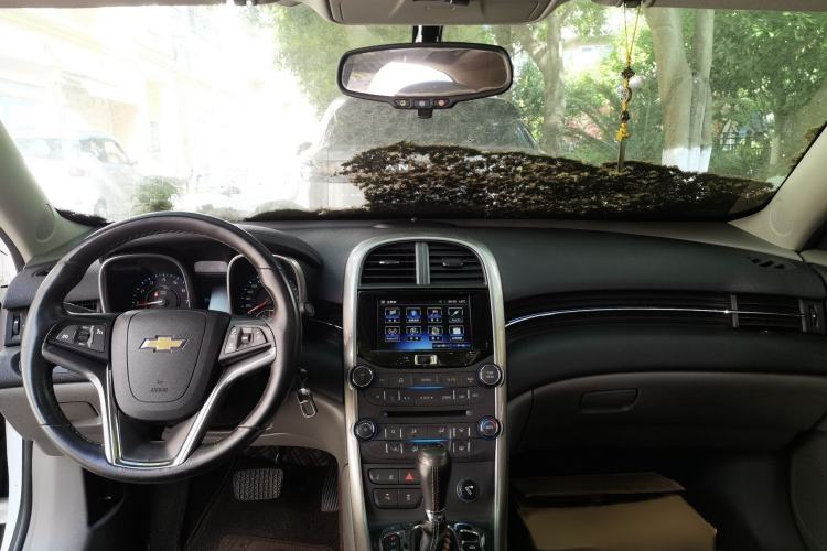 Used Chevrolet Malibu 2014 2.4L Automatic Luxury Edition Interior 2