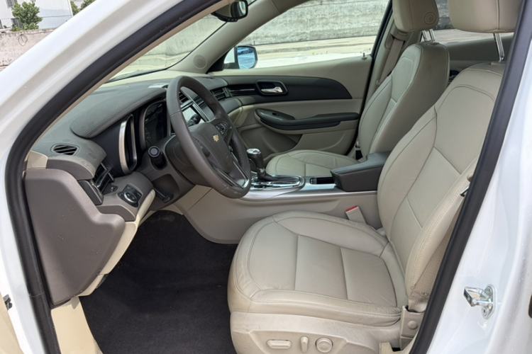 Used Chevrolet Malibu 2014 2.0L Automatic Luxury Edition Interior 2