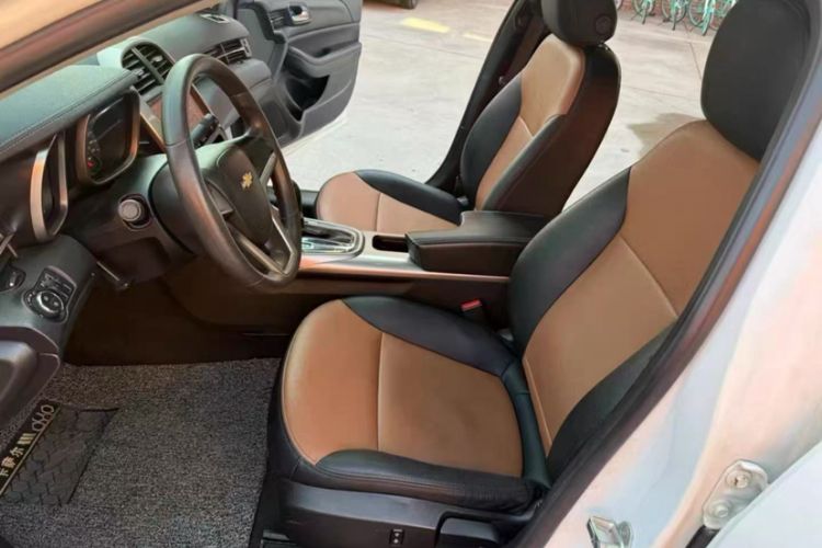 Used Chevrolet Malibu 2014 2.0L Automatic Comfort Edition Interior 2