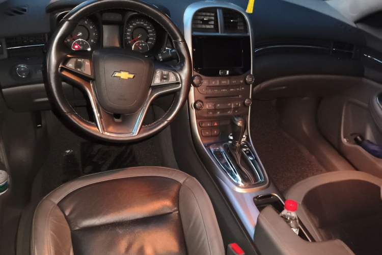 Used Chevrolet Malibu 2014 2.0L Automatic Luxury Edition Interior 2