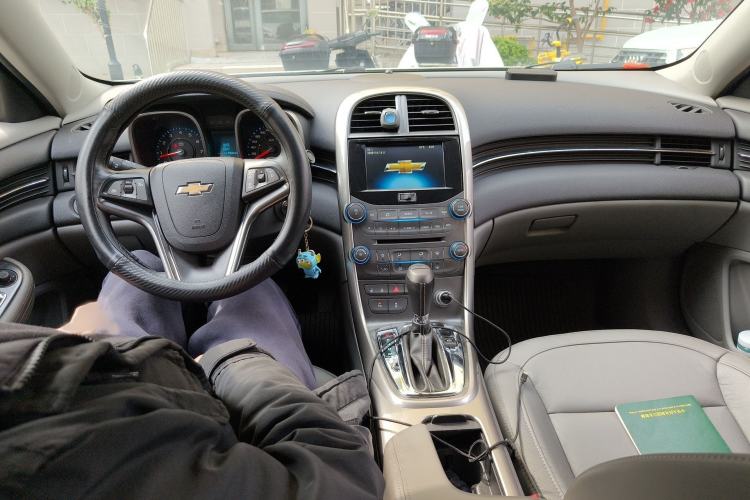 Used Chevrolet Malibu 2014 2.0L Automatic Luxury Edition Interior 2