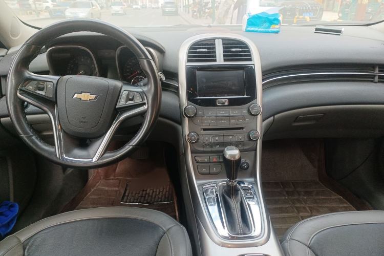Used Chevrolet Malibu 2014 2.0L Automatic Luxury Edition Interior 2