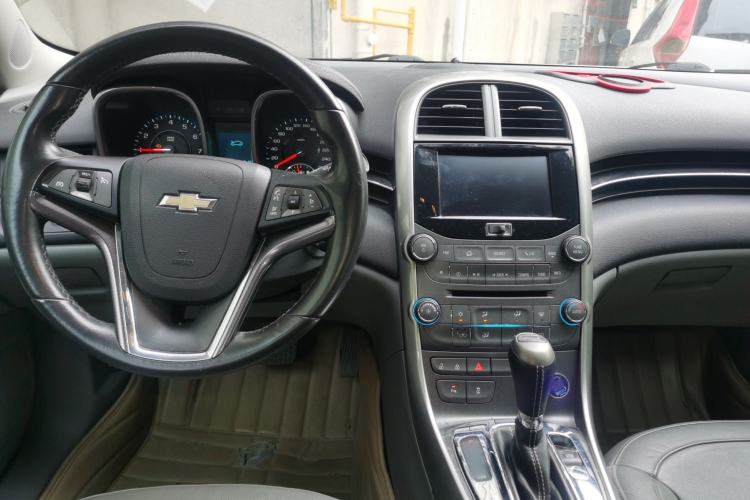 Used Chevrolet Malibu 2014 2.0L Automatic Luxury Edition Interior 2