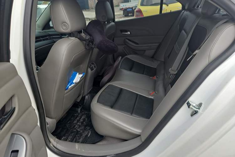 Used Chevrolet Malibu 2014 2.0L Automatic Luxury Edition Interior 2