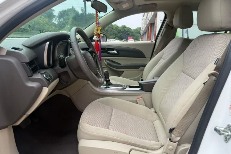 Used Chevrolet Malibu 2014 2.0L Automatic Comfort Edition Interior 2