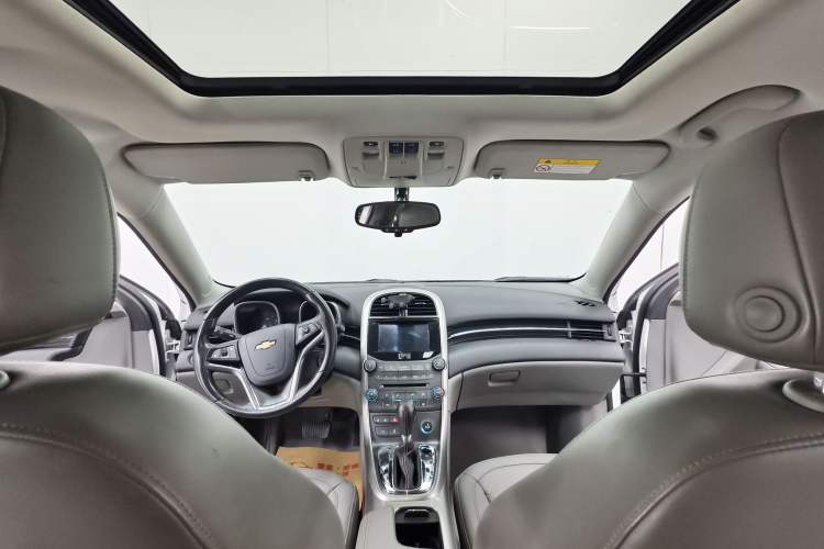 Used Chevrolet Malibu 2014 2.0L Automatic Luxury Edition Interior 2