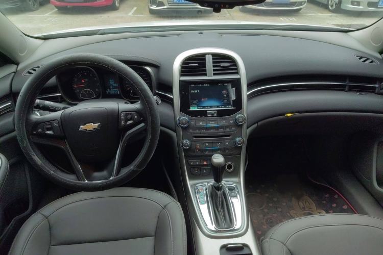 Used Chevrolet Malibu 2014 2.0L Automatic Luxury Edition Interior 2