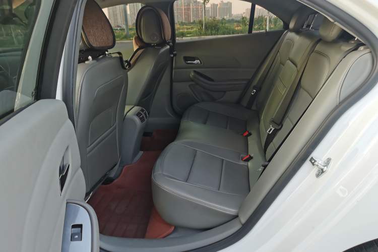 Used Chevrolet Malibu 2014 2.0L Automatic Luxury Edition Interior 2