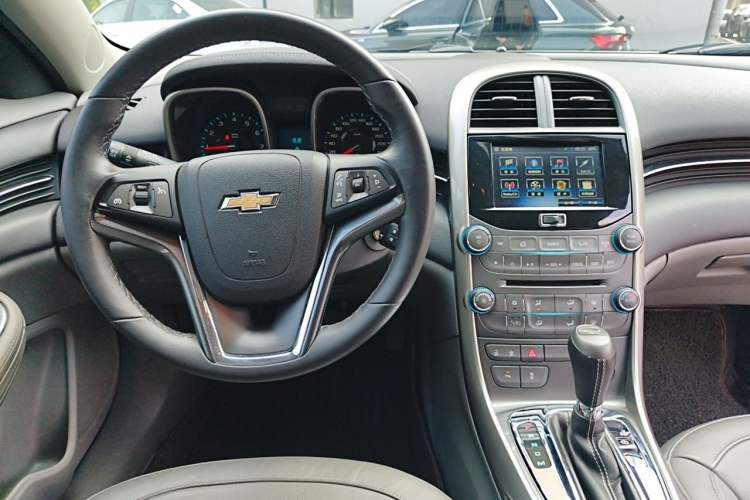 Used Chevrolet Malibu 2014 2.0L Automatic Luxury Edition Interior 2