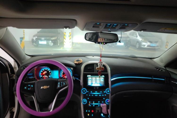 Used Chevrolet Malibu 2014 2.0L Automatic Luxury Edition Interior 2