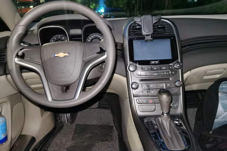 Used Chevrolet Malibu 2014 2.0L Automatic Comfort Edition Interior 2