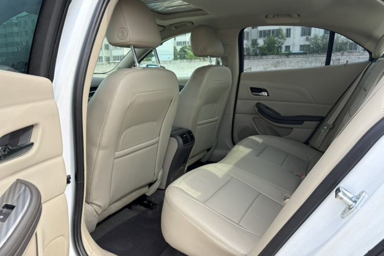 Used Chevrolet Malibu 2014 2.0L Automatic Luxury Edition Interior 3