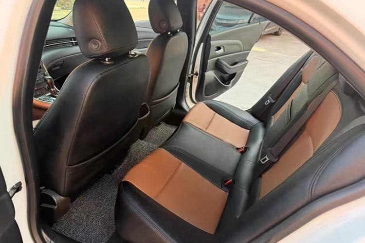 Used Chevrolet Malibu 2014 2.0L Automatic Comfort Edition Interior 3