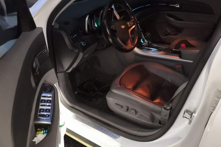 Used Chevrolet Malibu 2014 2.0L Automatic Luxury Edition Interior 3