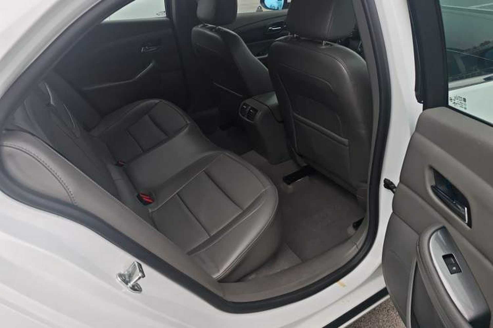 Used Chevrolet Malibu 2014 2.0L Automatic Luxury Edition Interior 3
