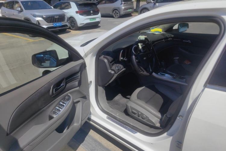 Used Chevrolet Malibu 2014 2.0L Automatic Luxury Edition Interior 3