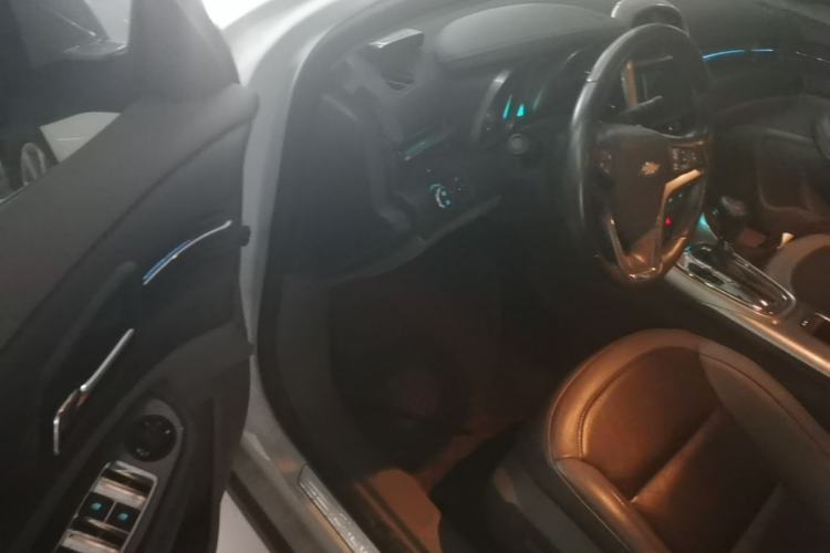 Used Chevrolet Malibu 2014 2.0L Automatic Luxury Edition Interior 3