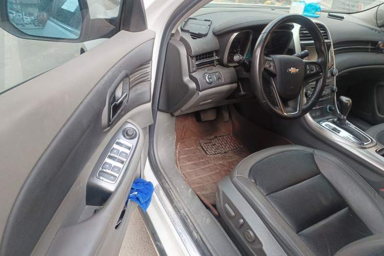 Used Chevrolet Malibu 2014 2.0L Automatic Luxury Edition Interior 3