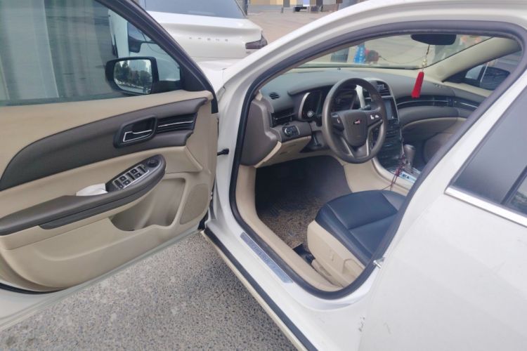 Used Chevrolet Malibu 2014 2.0L Automatic Comfort Edition Interior 3