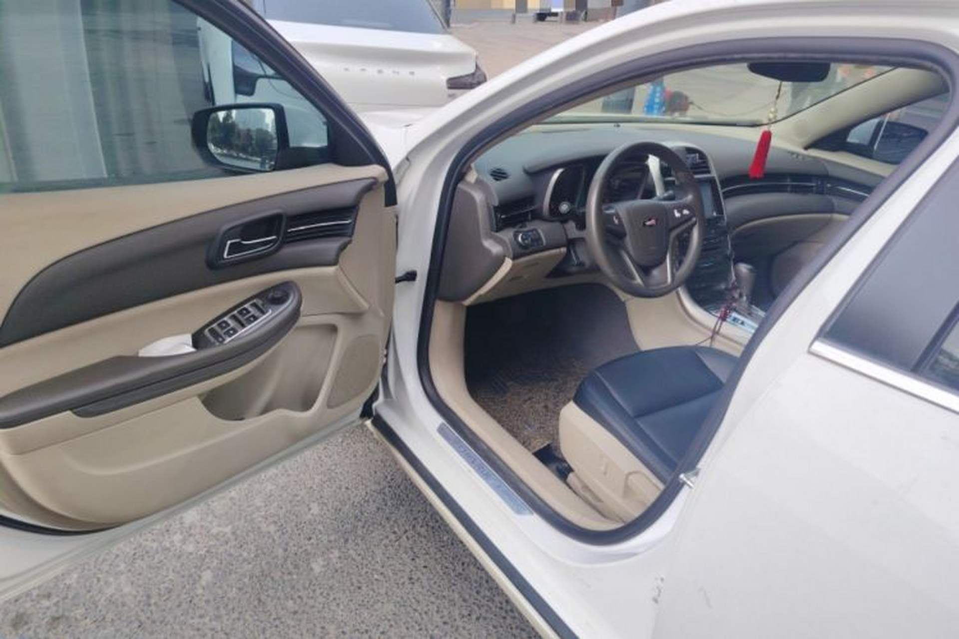 Used Chevrolet Malibu 2014 2.0L Automatic Comfort Edition Interior 3