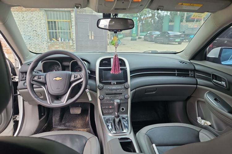 Used Chevrolet Malibu 2014 2.0L Automatic Luxury Edition Interior 3