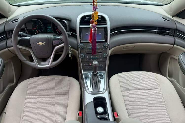 Used Chevrolet Malibu 2014 2.0L Automatic Comfort Edition Interior 3