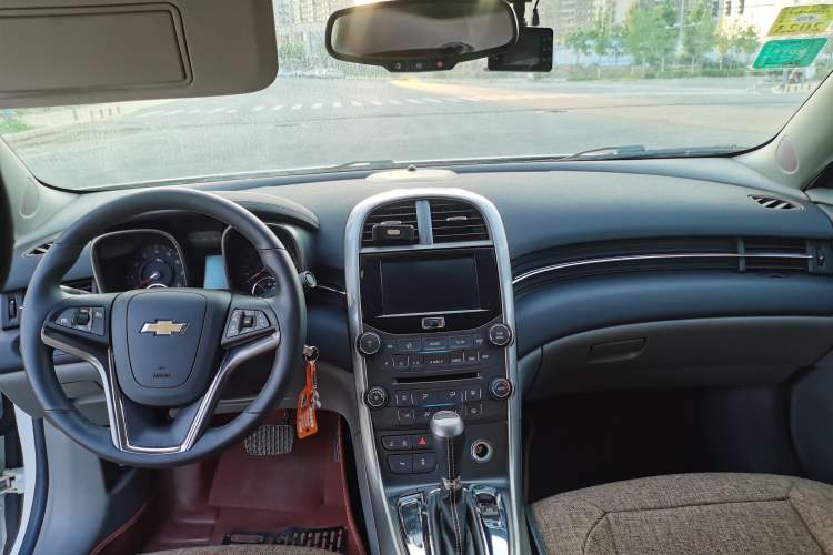 Used Chevrolet Malibu 2014 2.0L Automatic Luxury Edition Interior 3