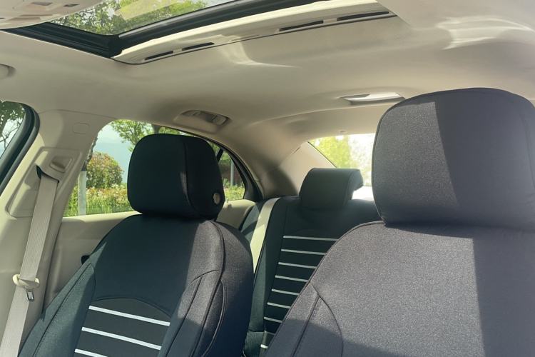 Used Chevrolet Malibu 2014 2.0L Automatic Comfort Edition Interior 4