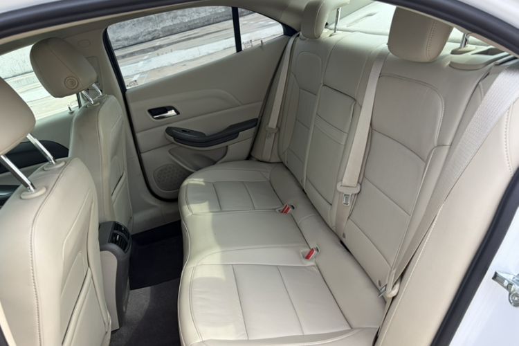 Used Chevrolet Malibu 2014 2.0L Automatic Luxury Edition Interior 4