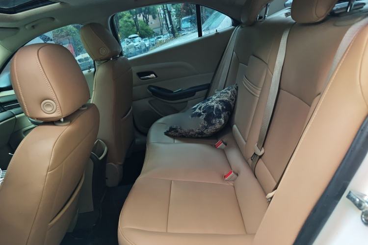 Used Chevrolet Malibu 2014 2.0L Automatic Comfort Edition Interior 4