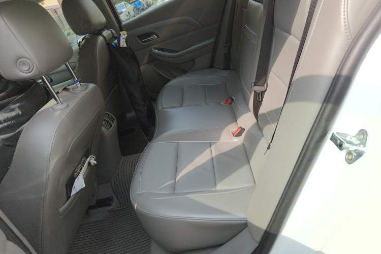 Used Chevrolet Malibu 2014 2.0L Automatic Luxury Edition Interior 4