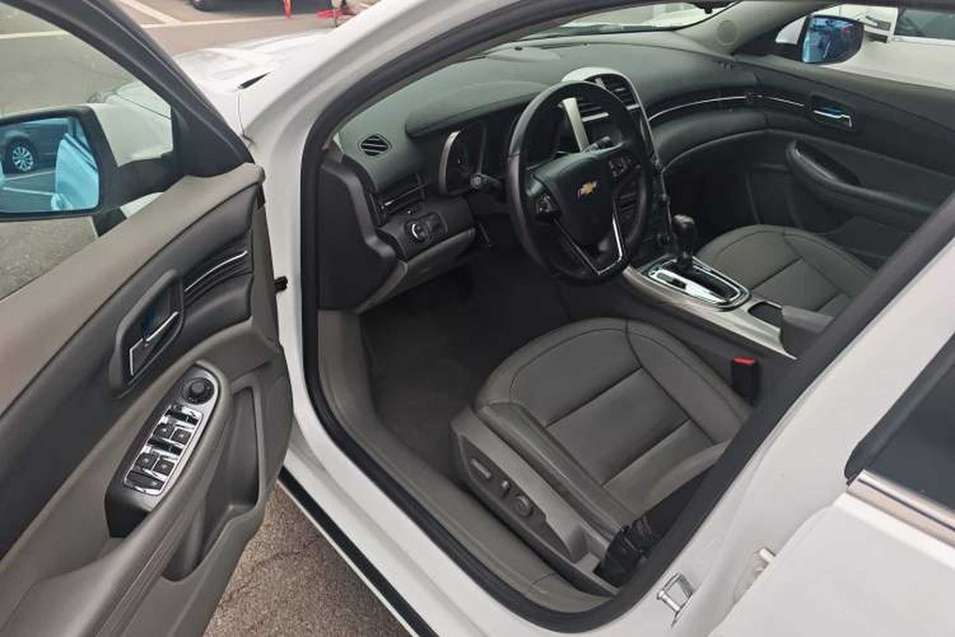 Used Chevrolet Malibu 2014 2.0L Automatic Luxury Edition Interior 4