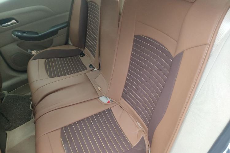 Used Chevrolet Malibu 2014 2.0L Automatic Comfort Edition Interior 4